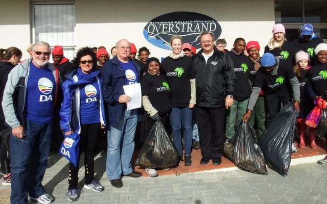 Municipal Councilors received a petition urging them to install road  signs  at both the town entrances